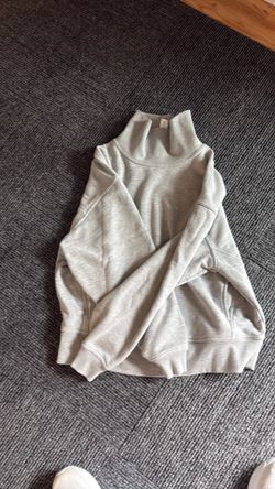 New without tags women’s Alo sweatshirt
