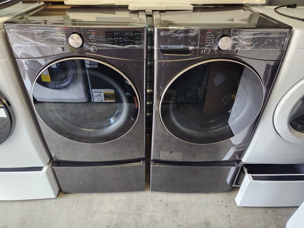 LG ThinQ Washer Gas Dryer W Pedestal