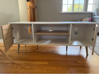 Entertainment center