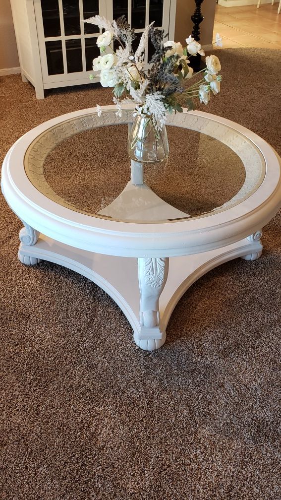 🦋ORNATE ROUND COFFEE TABLE 🦋$100 🦋OBO🦋