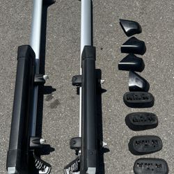 Subaru crossbar set with ski/snowboard attachment
