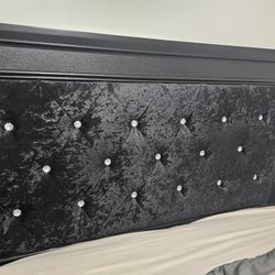 Queen Bed And Nighstands