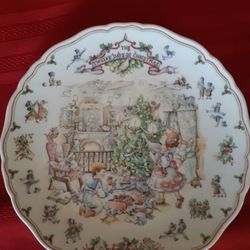 Christmas collector plate by Royal Doulton