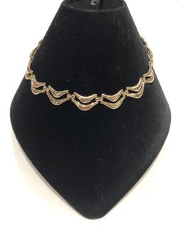 Vintage seamless Monet choker gold tone