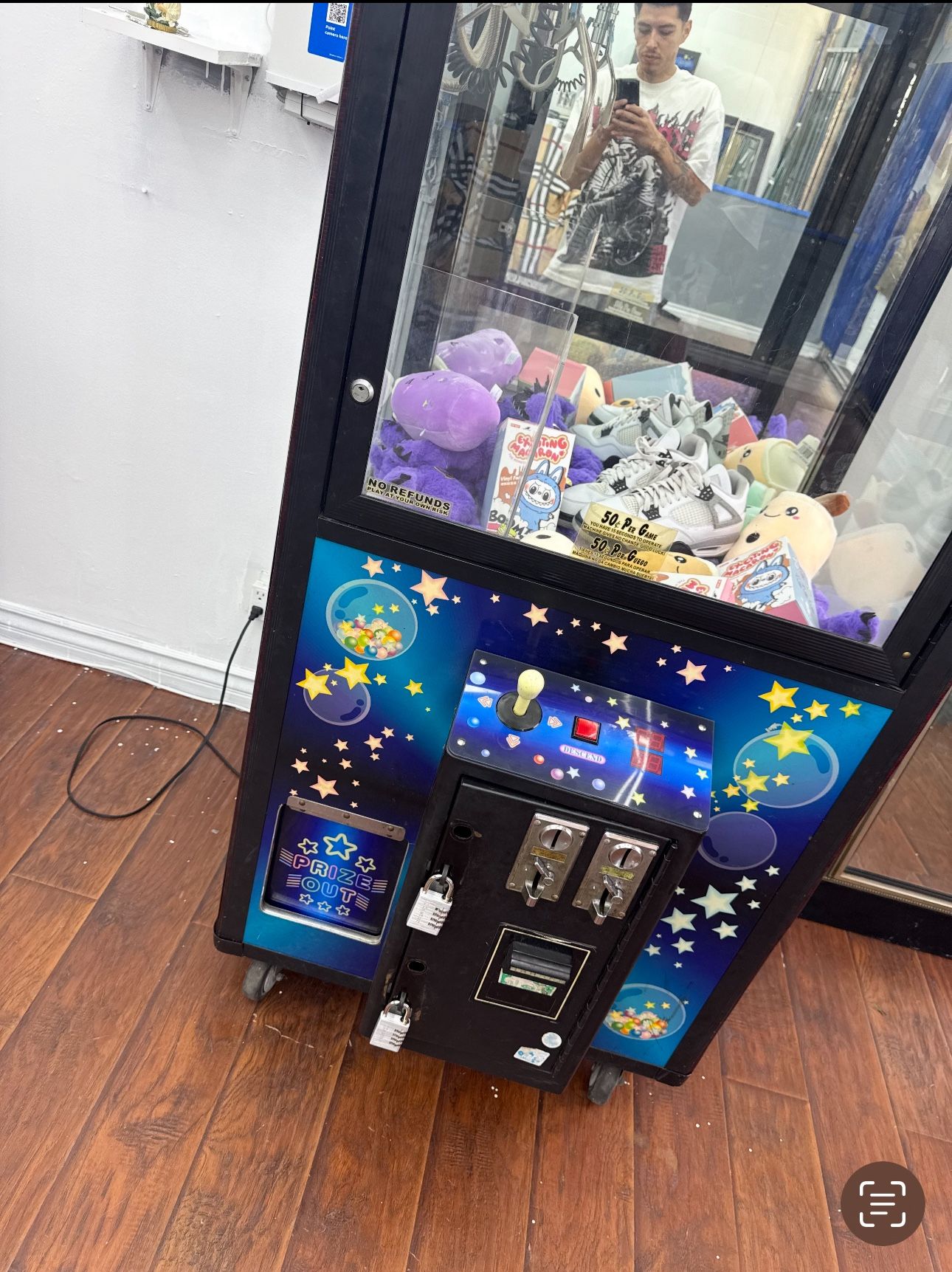CLAW MACHINE WITH LOCATION