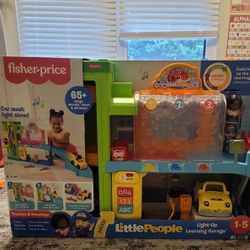 Fisher-Price Little People Light-Up Learning Garage Playset with Smart Stages, Car & Ramp Age 1+ yr