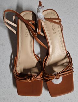 $63 Women's Block Heeled Sandals size 9