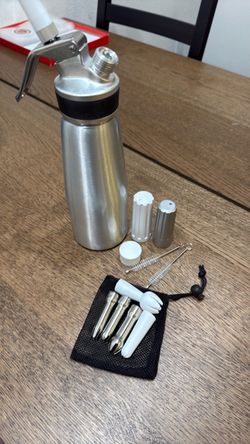 Stainless Steel Whipped Cream Dispenser with Tips