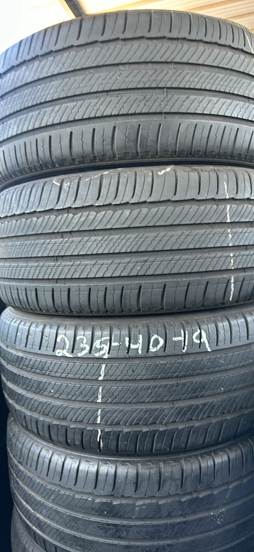 Set Of Tires (4) 235-40-19 Michelin