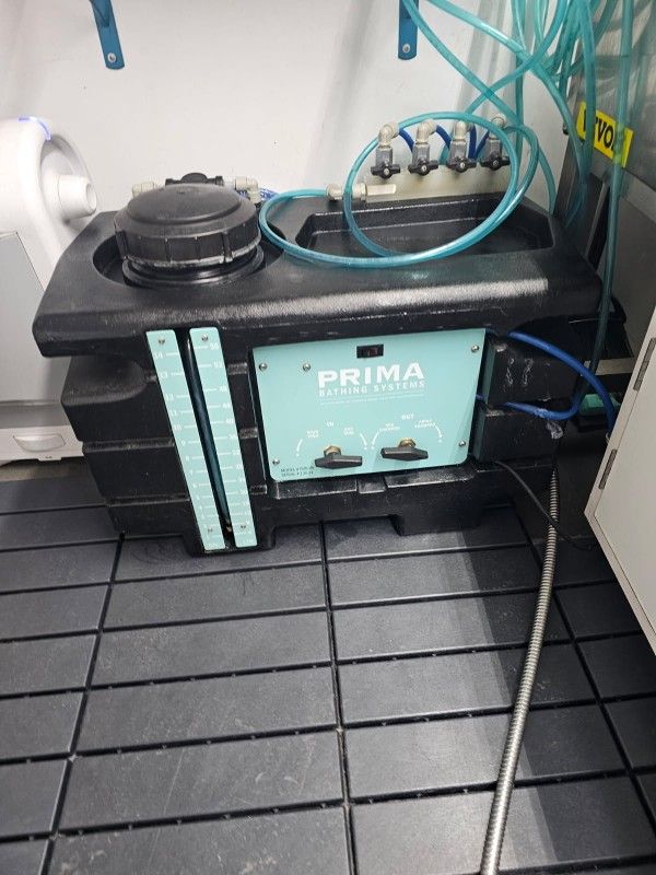 The Original Pet Bathing System by Prima with extra Wands & Nozzles,Dual Wand Expansion Kit, extra connections for a total of four shampoos.
Introdu