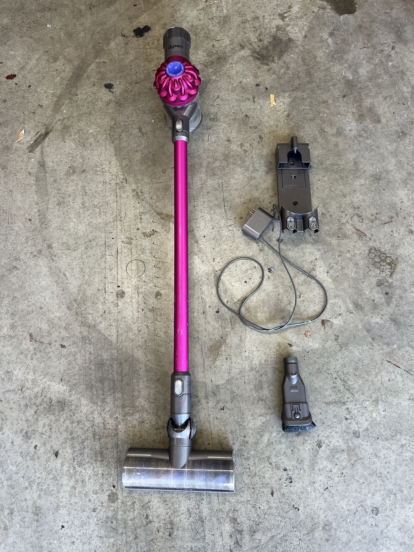 Dyson V8