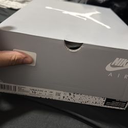 Brand new dead stock, wolf grey 5s