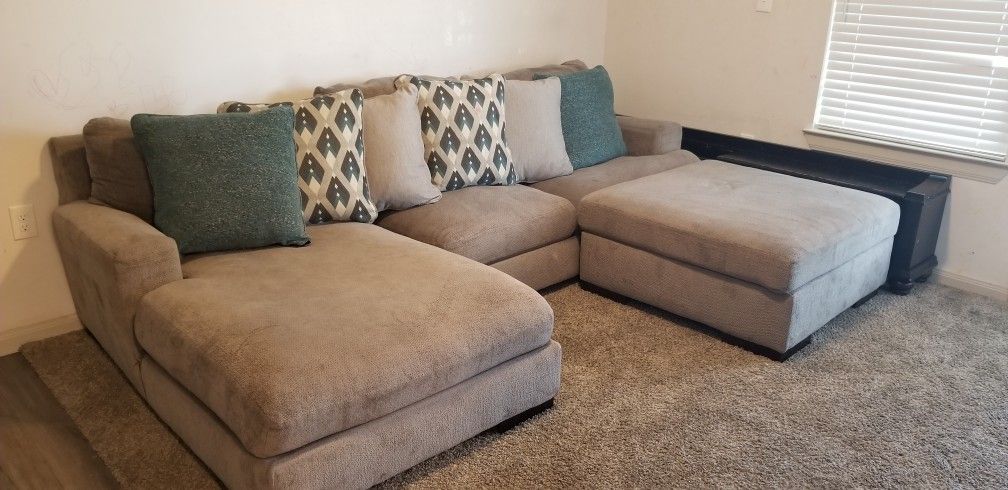 SECTIONAL LIVINGROOM SET