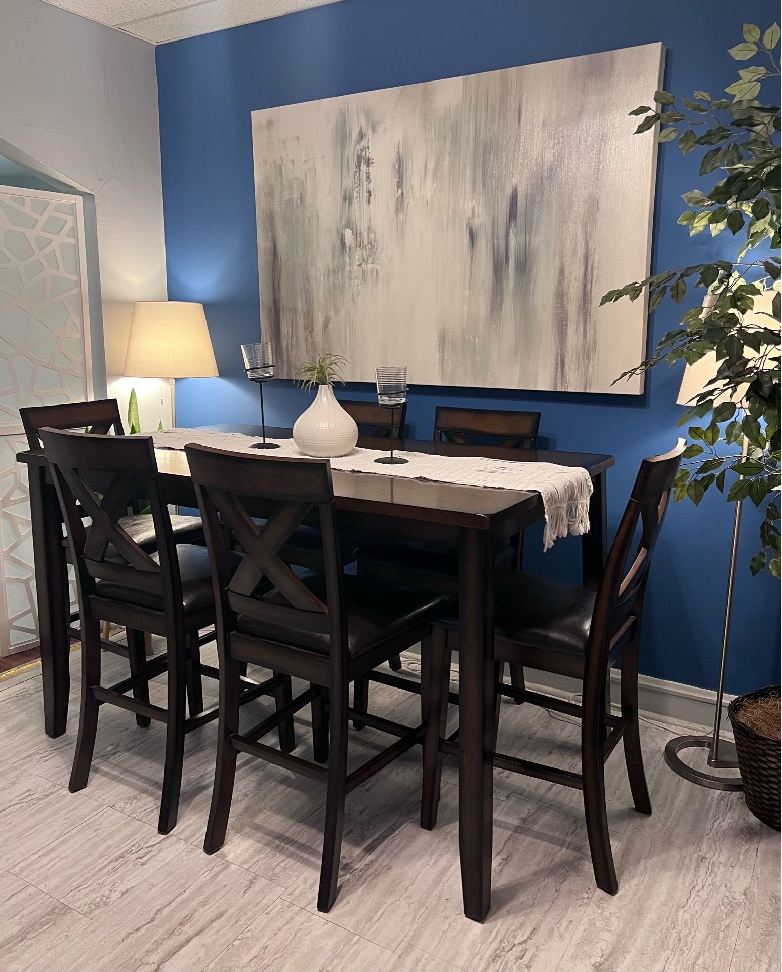 Beautiful Height Dining Set Good Condition!!! Table with 6 Chairs! I Can Deliver