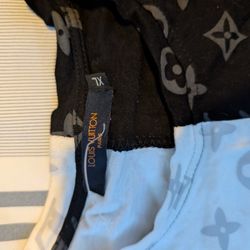 Black And White Louis Vuitton T-shirt   Size X L