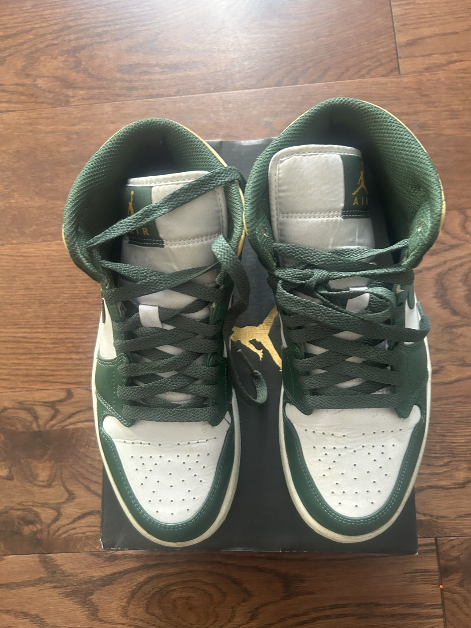 green jordan 1 mid