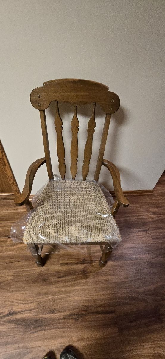 Dining Room Table And 6 Chairs. Great For The Upcoming Holidays
