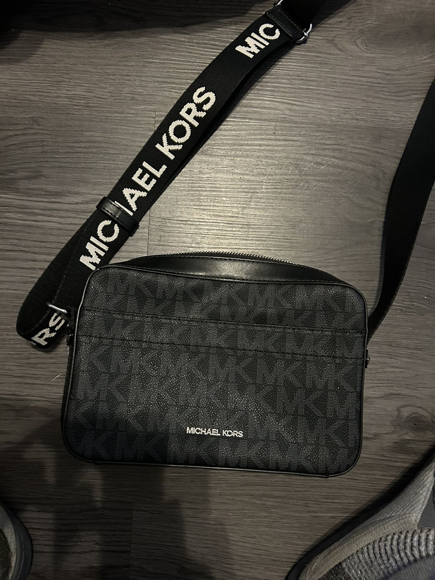 Michael Kors Maeve Crossbody