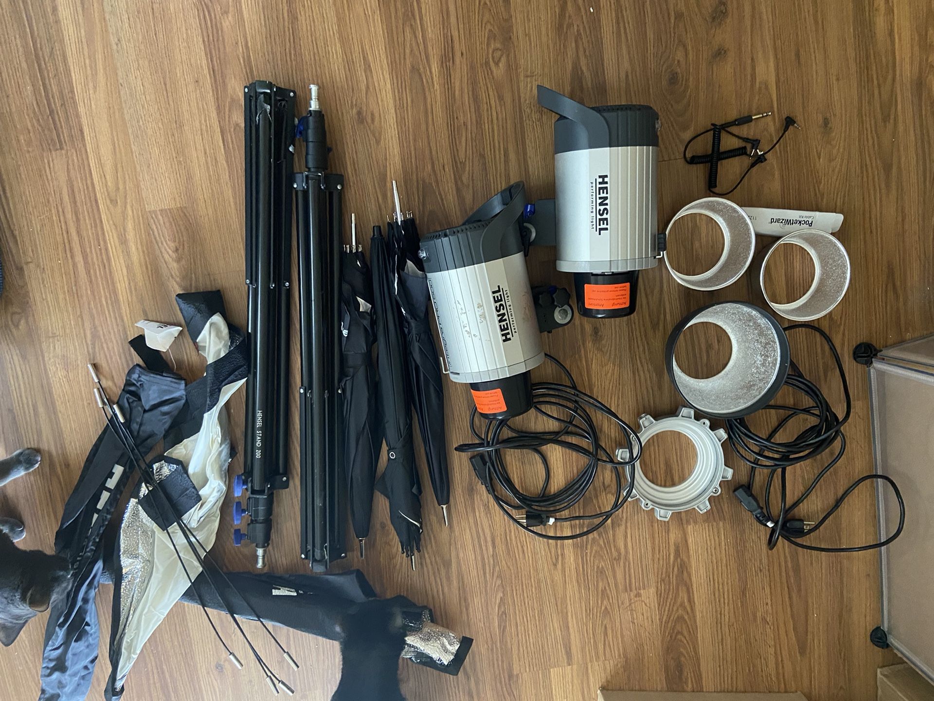 Photography Studio Flash Hensel Integra Pro 2 Light Kit W Extra Flash Bulb