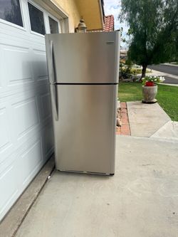 Frigidaire Stainless Steel Top-Freezer Refrigerator