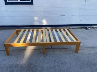 Free wood bed frame