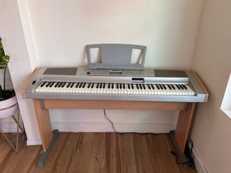 Yamaha Portable Grand DGX-500