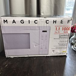 Magic Chef Countertop Microwave Oven, Small and Compact, 1000 Watt, 1.1 Cu Ft, White 