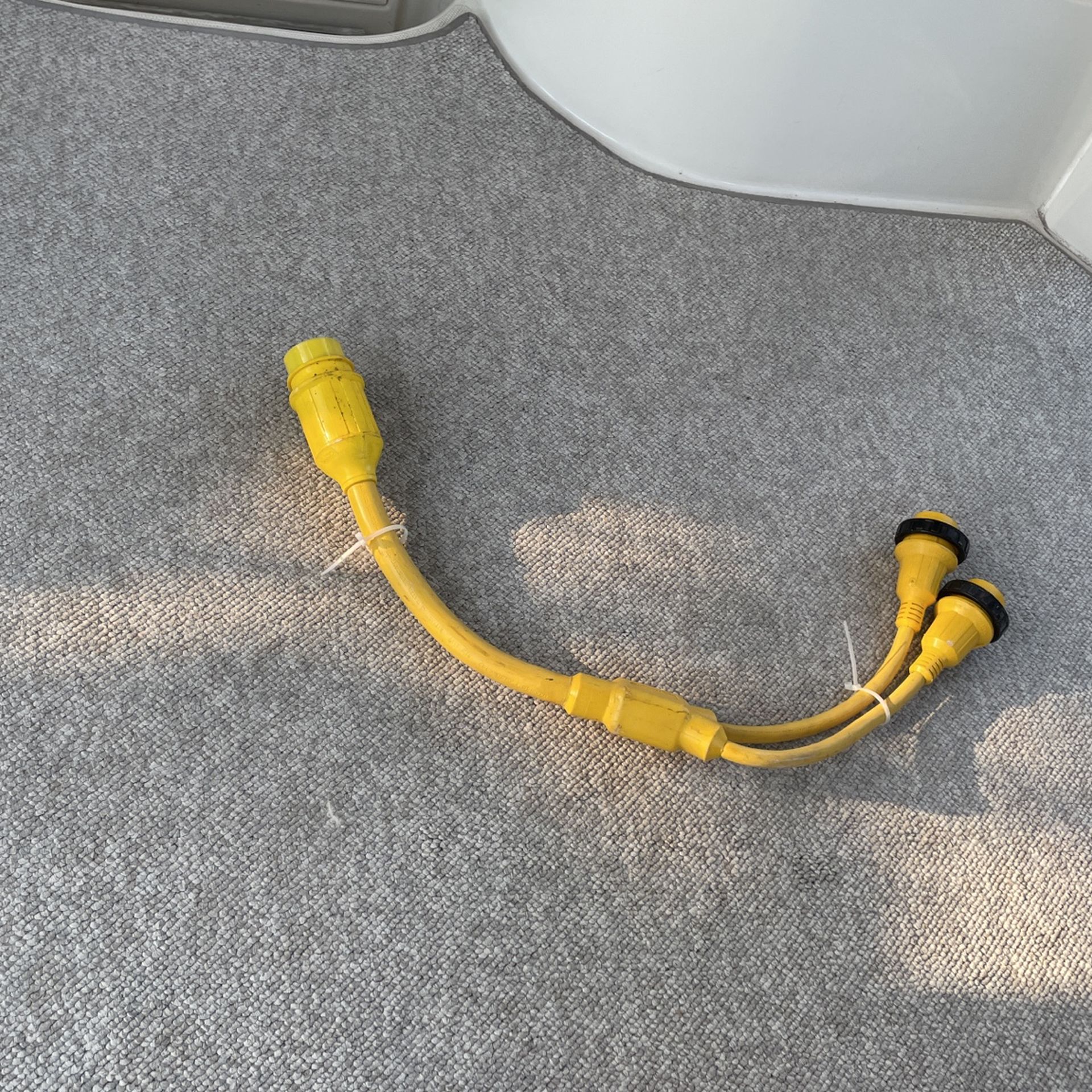 Y♢771 Okinawan Marinco Y adapter 50 Amp 125/250V Locking Dock Side/Male Plug, Two