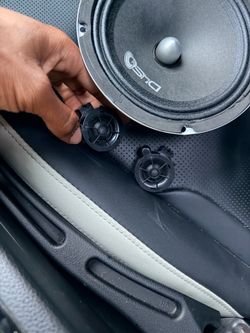 D4s mid Range speakers and black tweeters