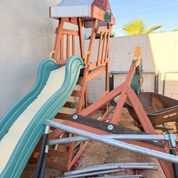 Free trampolín y columpios