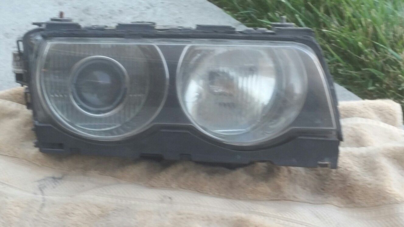 Right headlight 19 97 BMW 7 40