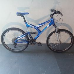 BICYCLE GIANT 21 SPEED SIZE 26 BRAND NEW 