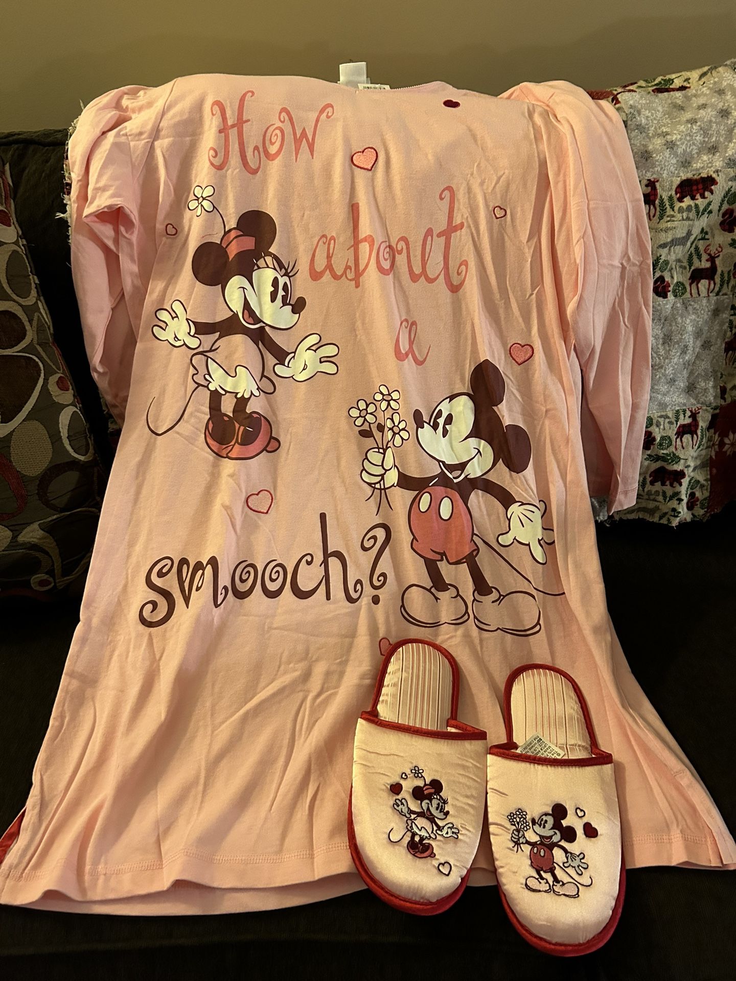 Women's Disney Nightgown and Matching Slippers Brand New with Tags L/XL Nightgown L slippers