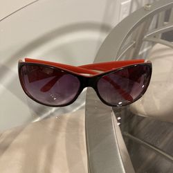 Red women sunglasses with purple lens