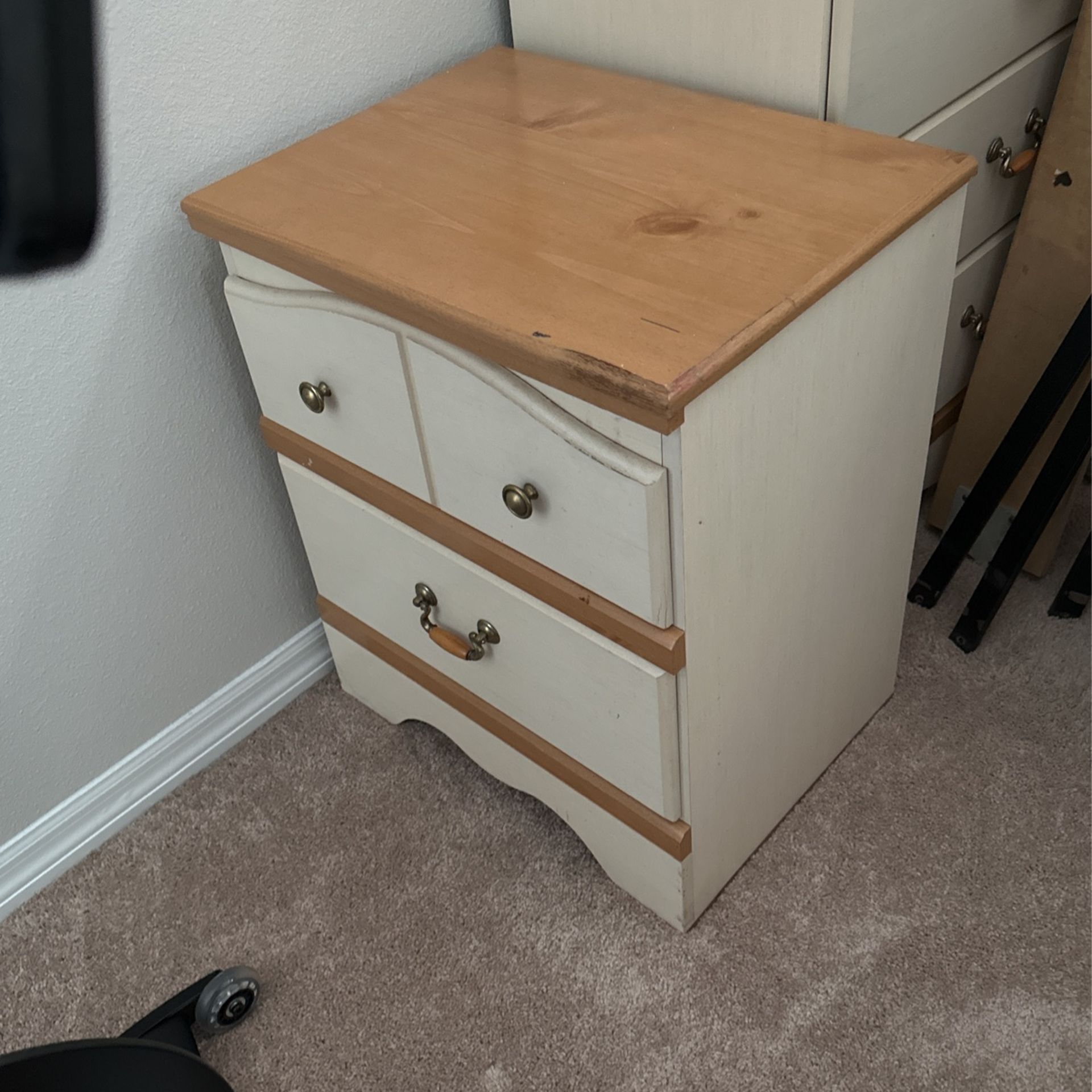 Full-Size Bed Set With The Dresser, Mirror And Nightstand