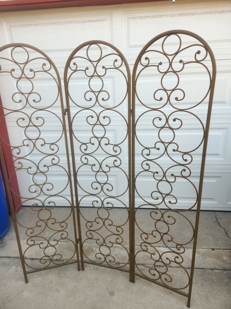 Sturdy Garden Stand (Location In Description)