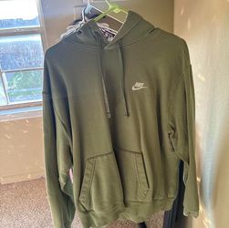 Size XL Nike Club Fleece Pullover Hoodie Olive Green