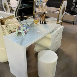 Vanity Table With stool White Color