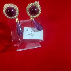 Beautiful Vintage Clip On Earrings