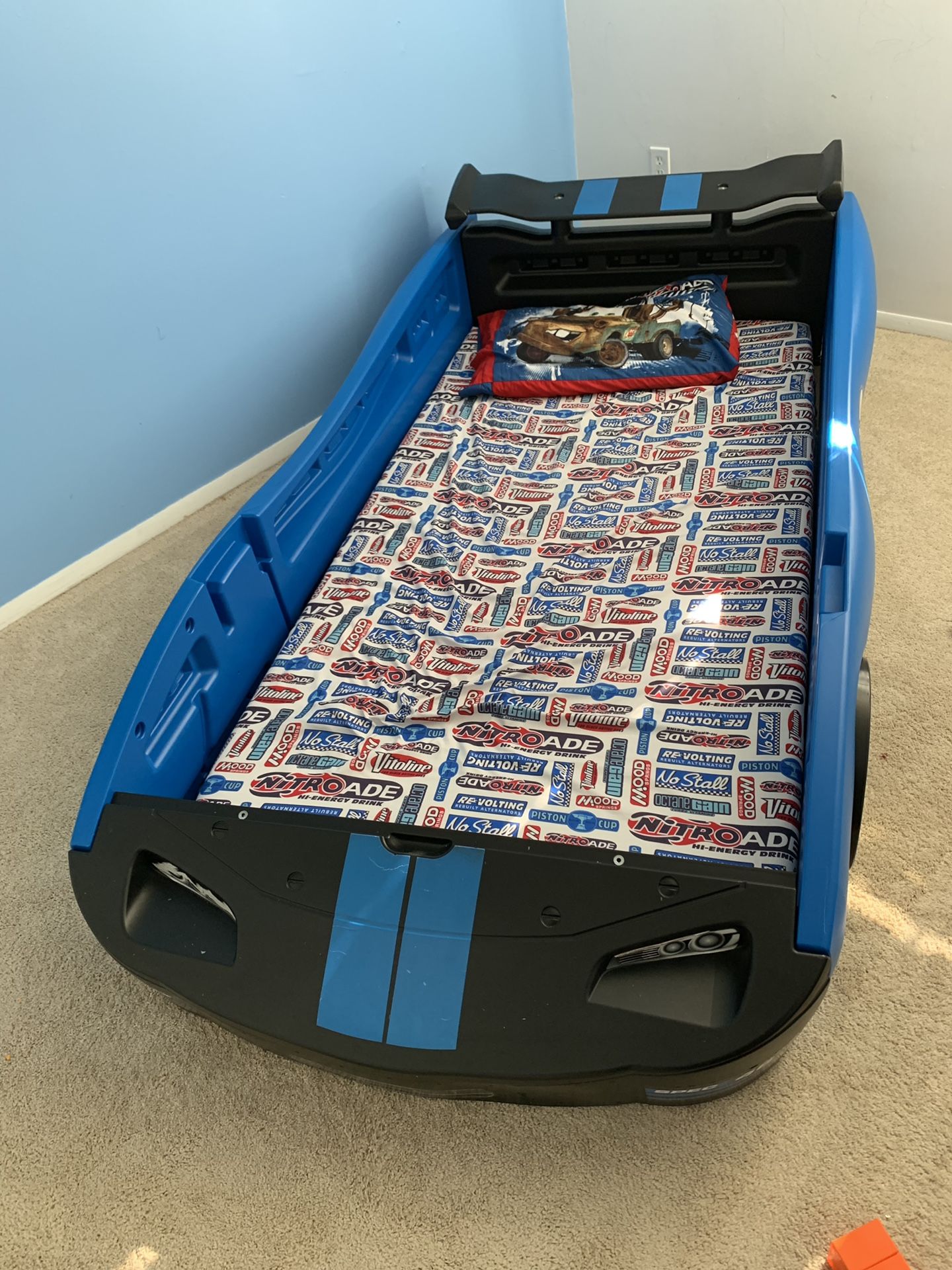Race car twin bed
