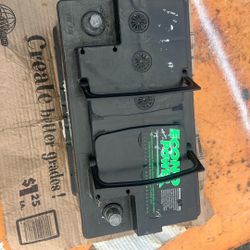 800 CCA Top Post Battery
