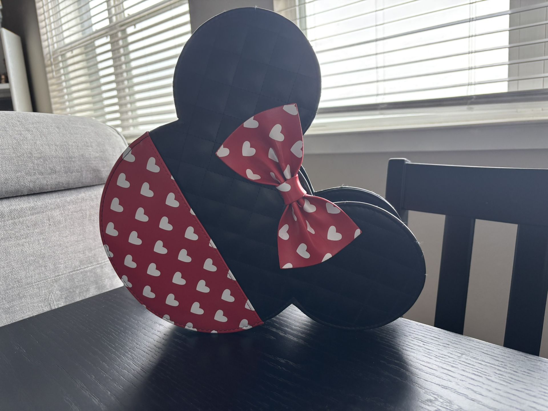 Loungefly MickeyMinnie Valentines Reversible Crossbody Bag BlackRedWhite