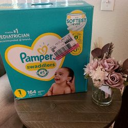 🩵💜NEW XL BOX OF PAMPERS SWADDLERS SIZE( 1)💜🩵