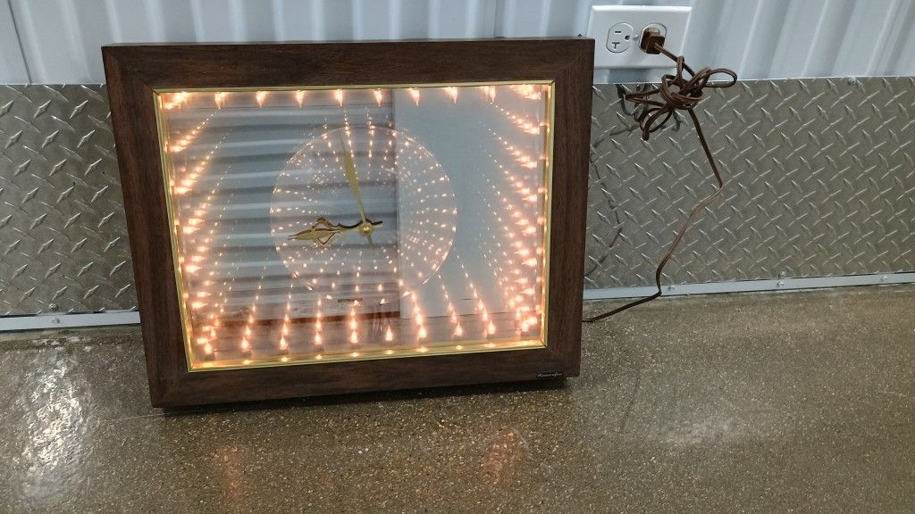 Beautiful Vintage 1970s Infinity Wall Clock model 533 see our other great vintage antiques furniture art jewelry sports collectibles now posted