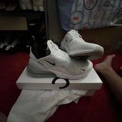 Nike 270’s