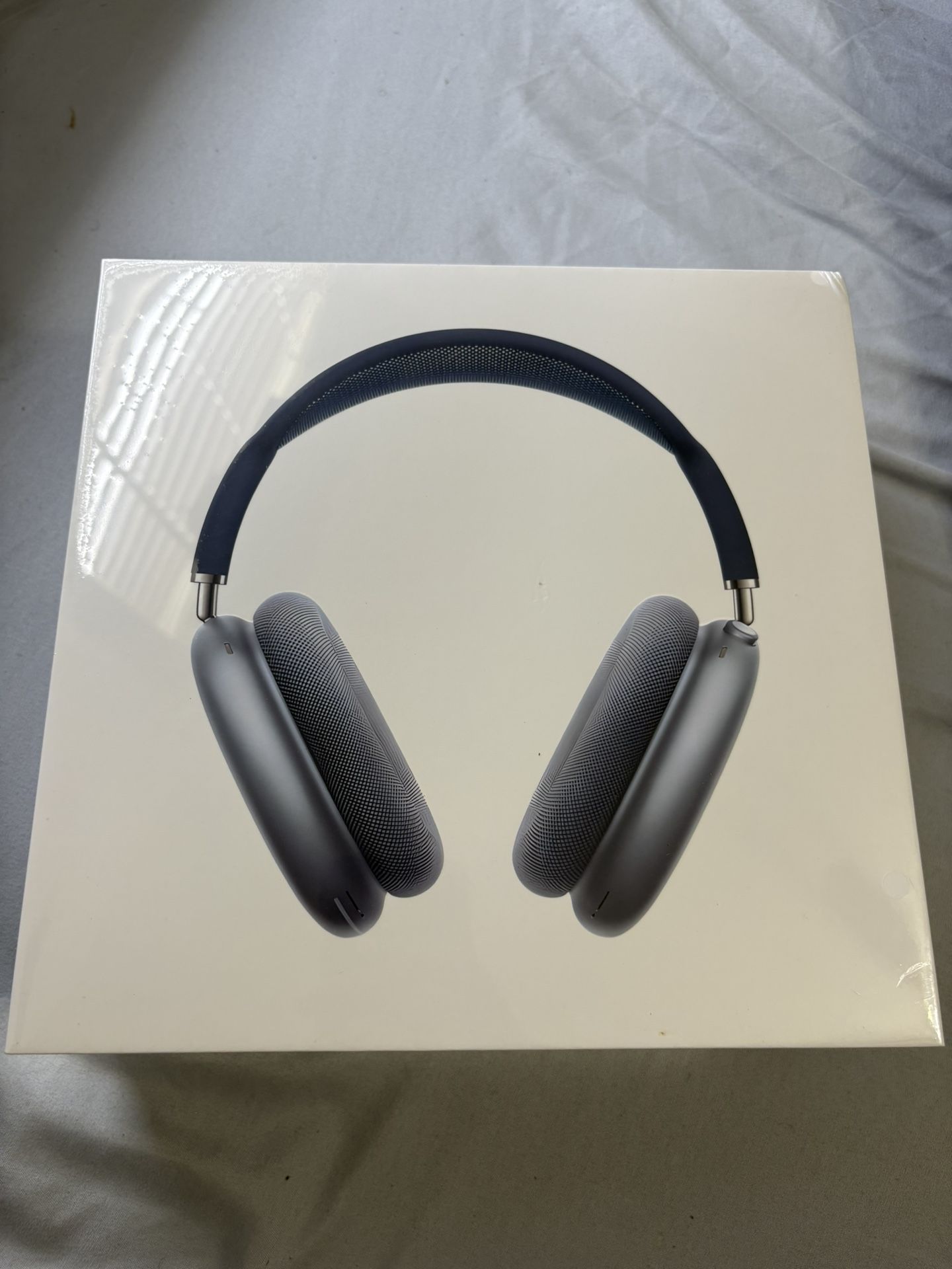 AirPod Maxes Blue (NEGOTIABLE)