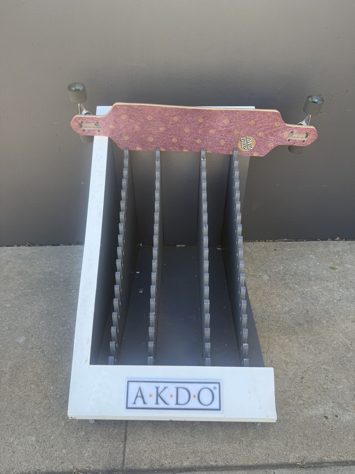 AKDO Skateboard Stand