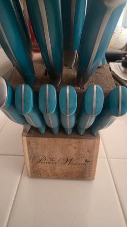 Pioneer Woman knife set used good condition