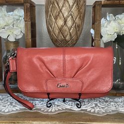 (MT139) Authentic EUC Coach wristlet