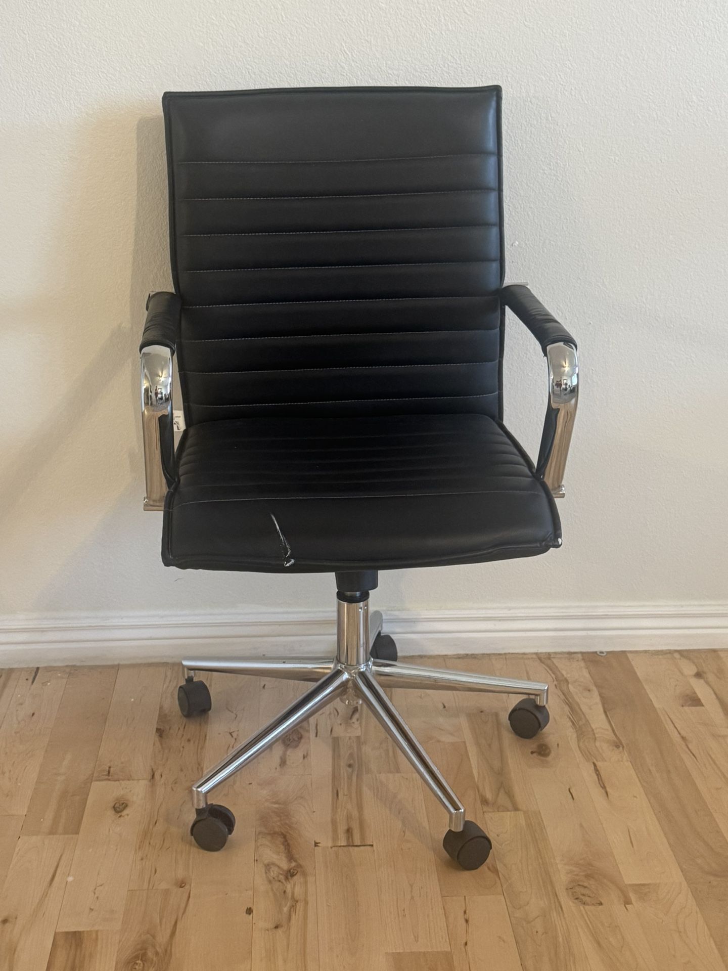 Black Ribbed Office Chair